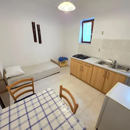 In Mit Terrasse Fuer 2-3 Personen By Interhome Appartement