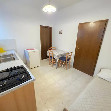 In Mit Terrasse Fuer 2-3 Personen By Interhome Dramalj