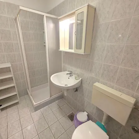 Appartement In Mit Terrasse Fuer 2-3 Personen By Interhome Dramalj