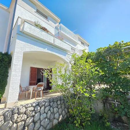 In Mit Terrasse Fuer 2-3 Personen By Interhome דירה דראמליי