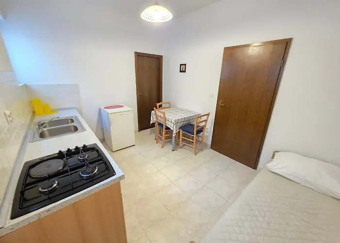 In Mit Terrasse Fuer 2-3 Personen By Interhome Dramalj