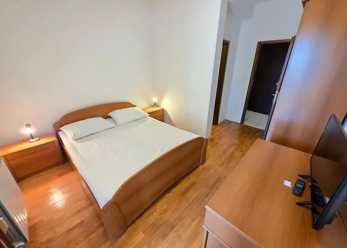 Appartement In Mit Terrasse Fuer 2-3 Personen By Interhome