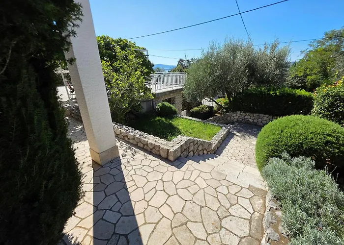 Appartement In Mit Terrasse Fuer 2-3 Personen By Interhome