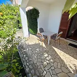 In Mit Terrasse Fuer 2-3 Personen By Interhome Apartmán