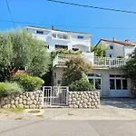 In Mit Terrasse Fuer 2-3 Personen By Interhome